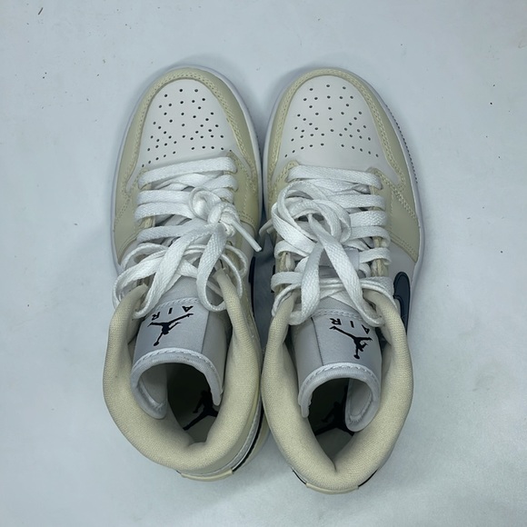 Women’s air Jordan 1 mid Black/White BQ6472-121 NWOB - Picture 5 of 5